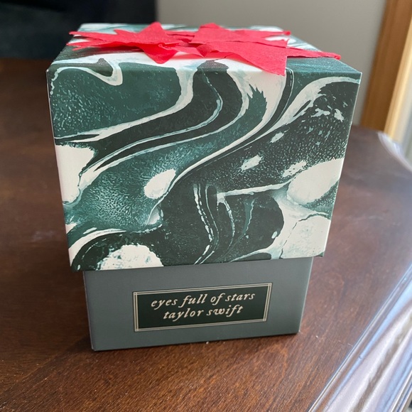 Taylor Swift “Eyes full of stars” candle - Picture 3 of 5